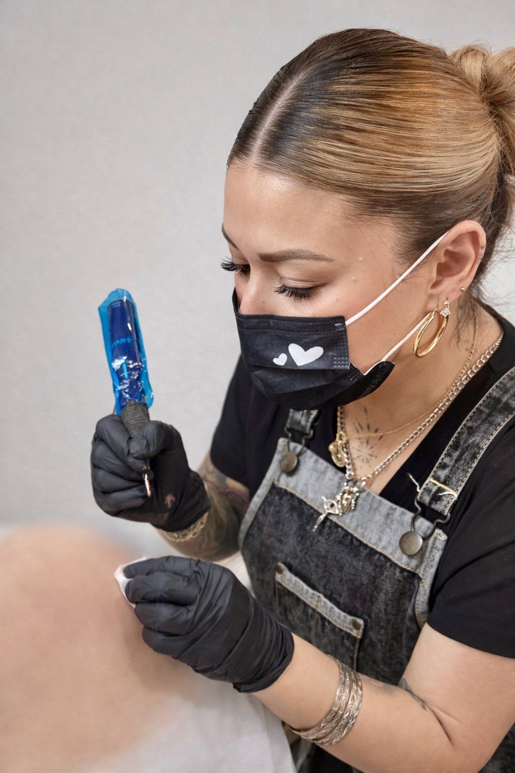 Miriah performing a paramedical tattoo treatment